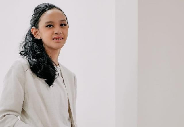 Dinda Ghania: Kisah Tumbuhnya Suara Muda yang Mengarah ke Panggung Besar Musik Indonesia